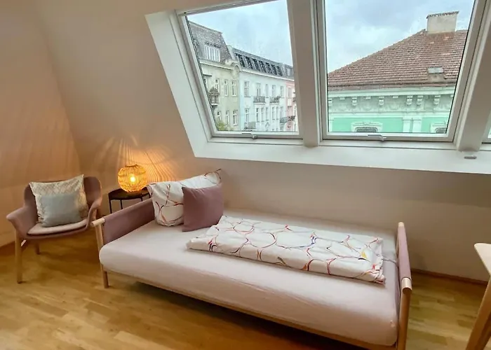 Wohnen Beim Hundertwasserhaus L Hg23 * Wenen