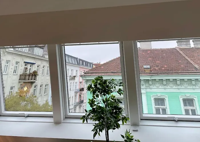 Wohnen Beim Hundertwasserhaus L Hg23 * Wenen