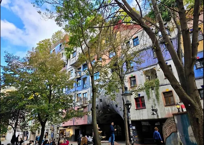 Wohnen Beim Hundertwasserhaus L Hg23 * Wenen